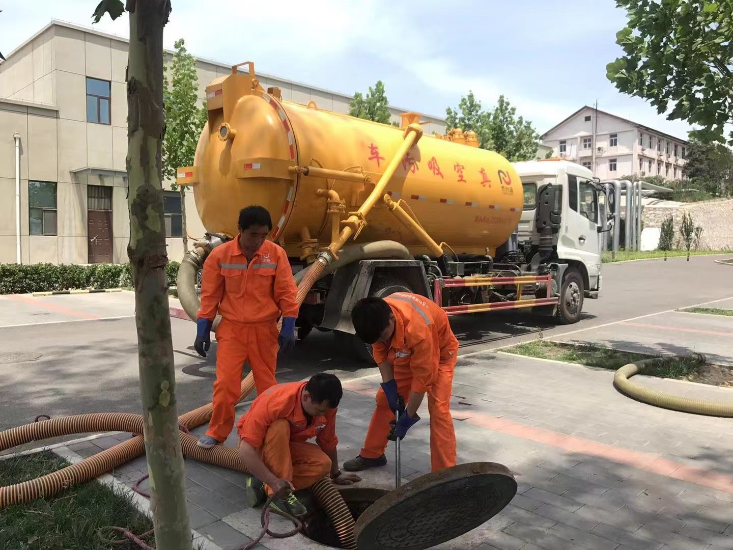乐昌化粪池清理与5-8吨吸粪车施工效率分析